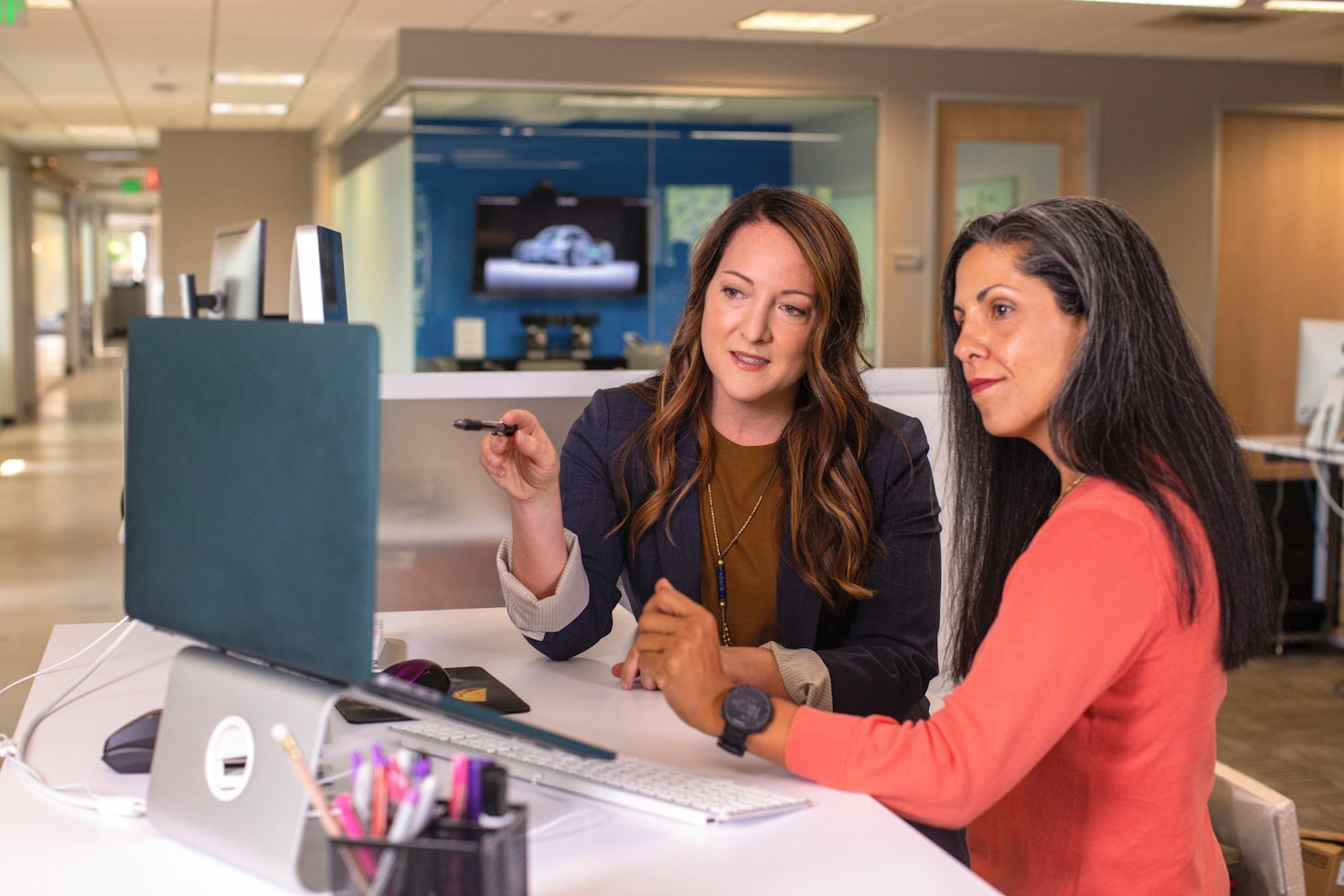 How Youska Agency Stays Ahead in Industry Trends